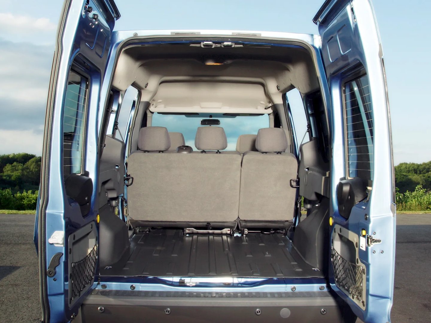 Ford_Tourneo_Connect_1_generation__Compact_Van__6.jpg
