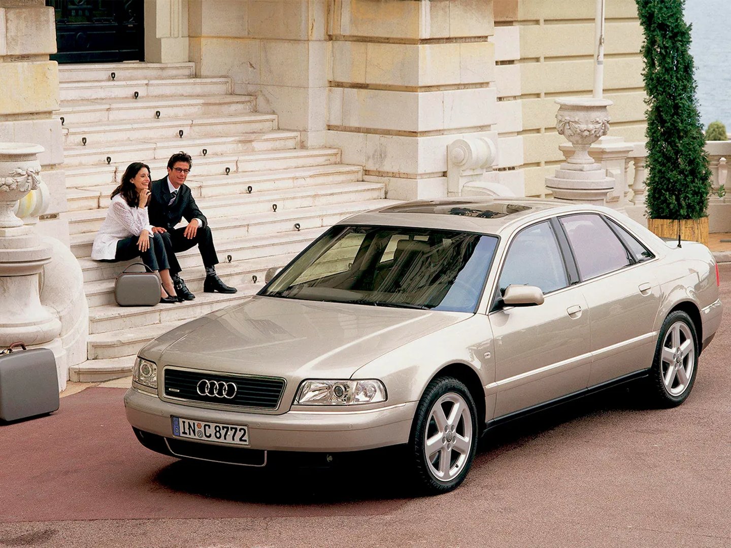 Audi_A8_1_generation_restyling__Sedan__2.jpg