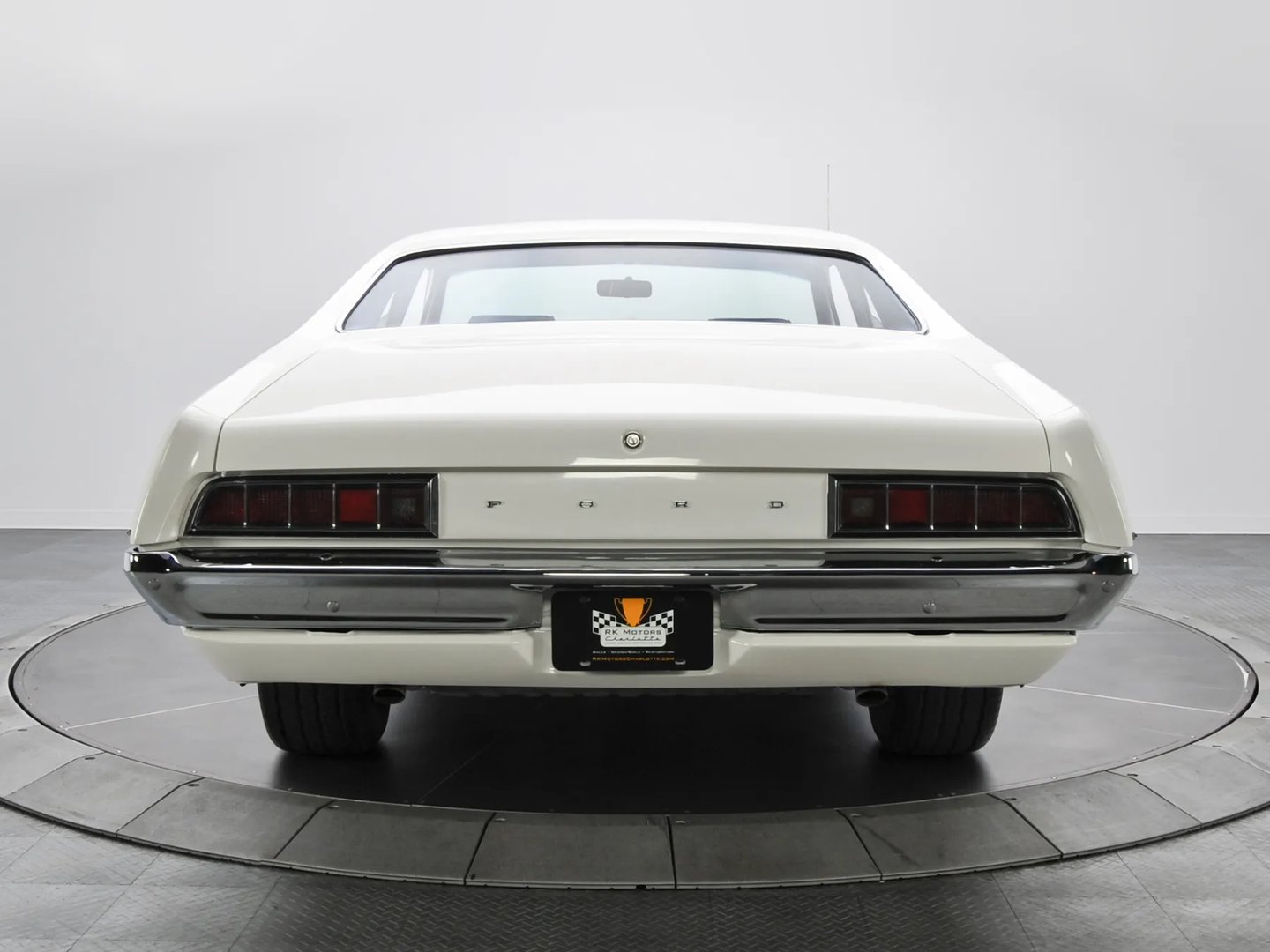 Ford_Falcon_3_generation__Sedan_2-doors__4.jpg