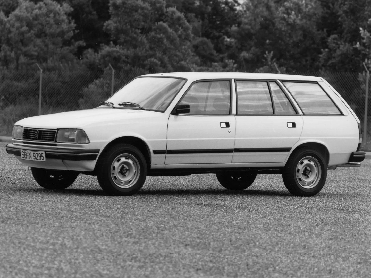 Peugeot_305_1_generation__Estate_5-door__7.jpg
