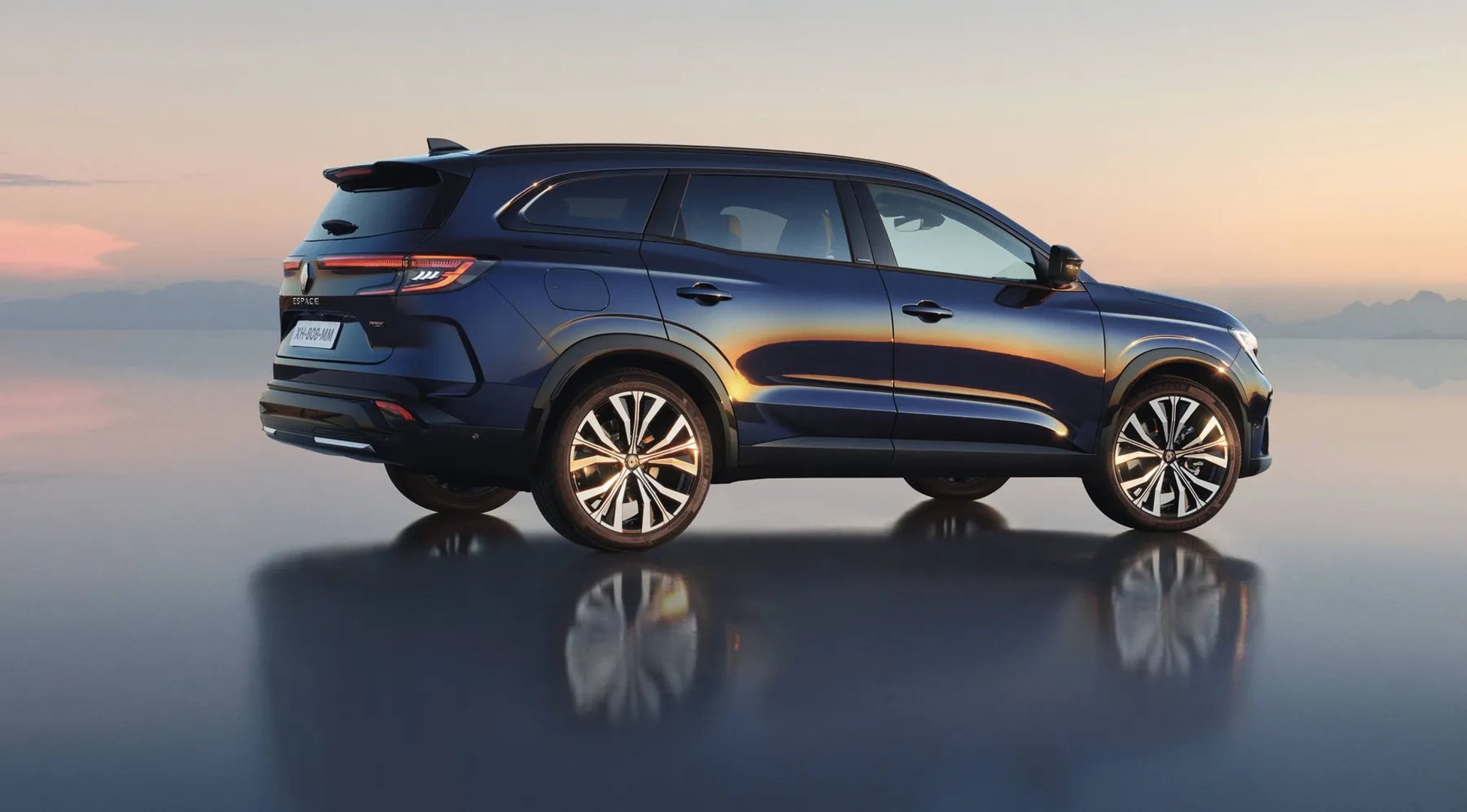Renault_Espace_6_generation__SUV_5-doors__12.jpg