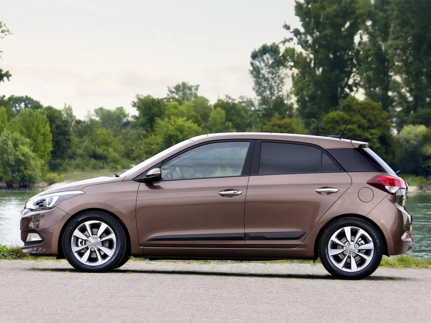 Hyundai_i20_2_generation__Mini_5-doors__5.jpg