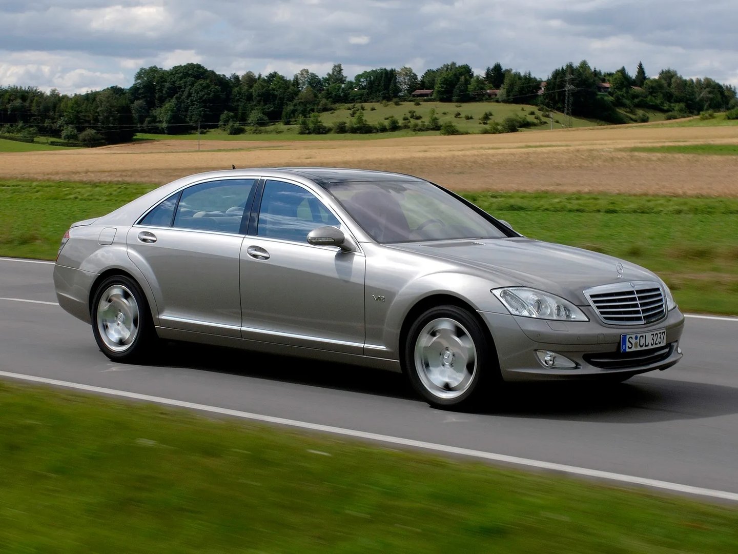 Mercedes_S-Class_5_generation__Sedan_Long__2.jpg
