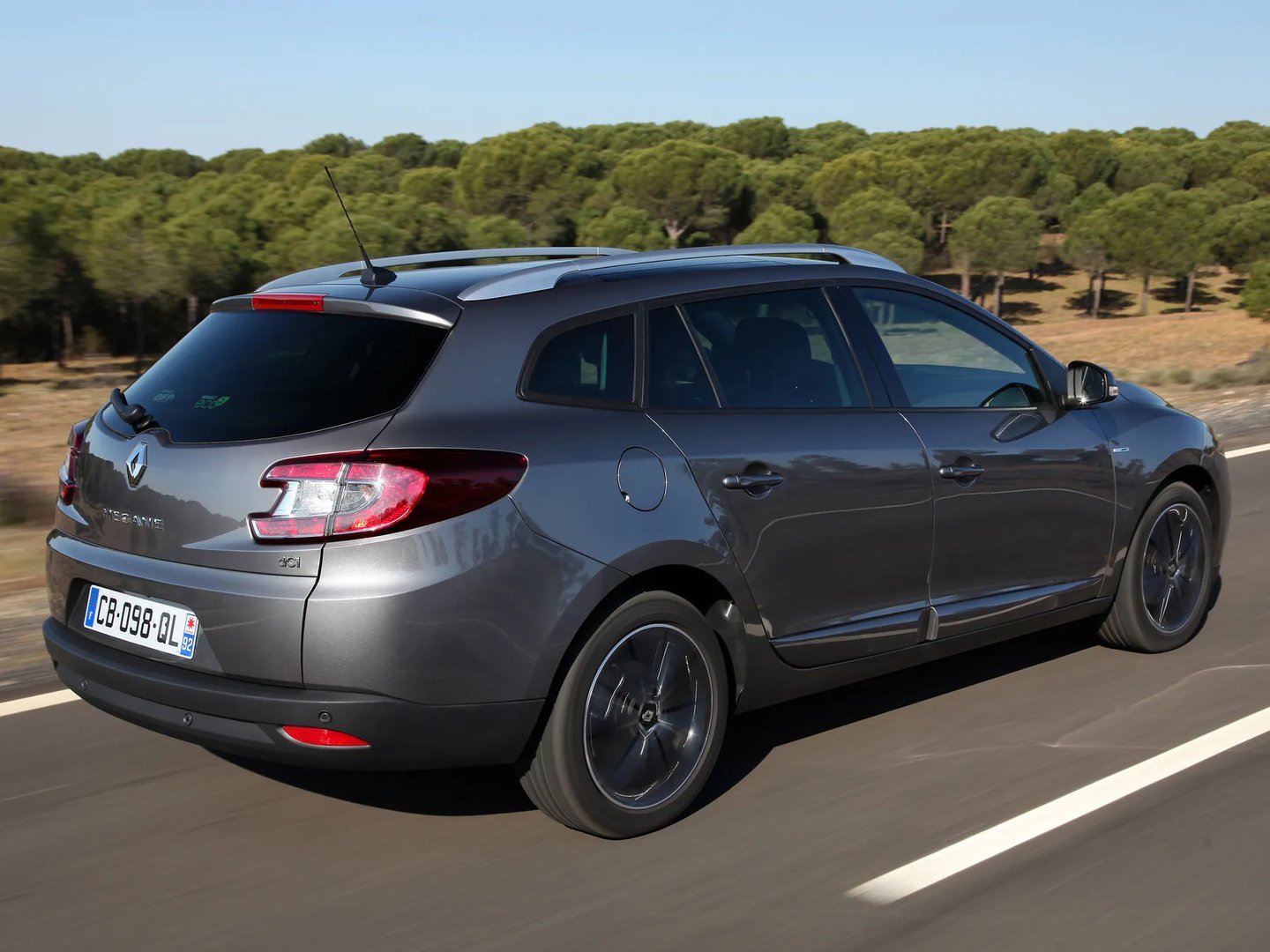 Renault_Megane_3_generation_restyling__Estate_5-door__2.jpg