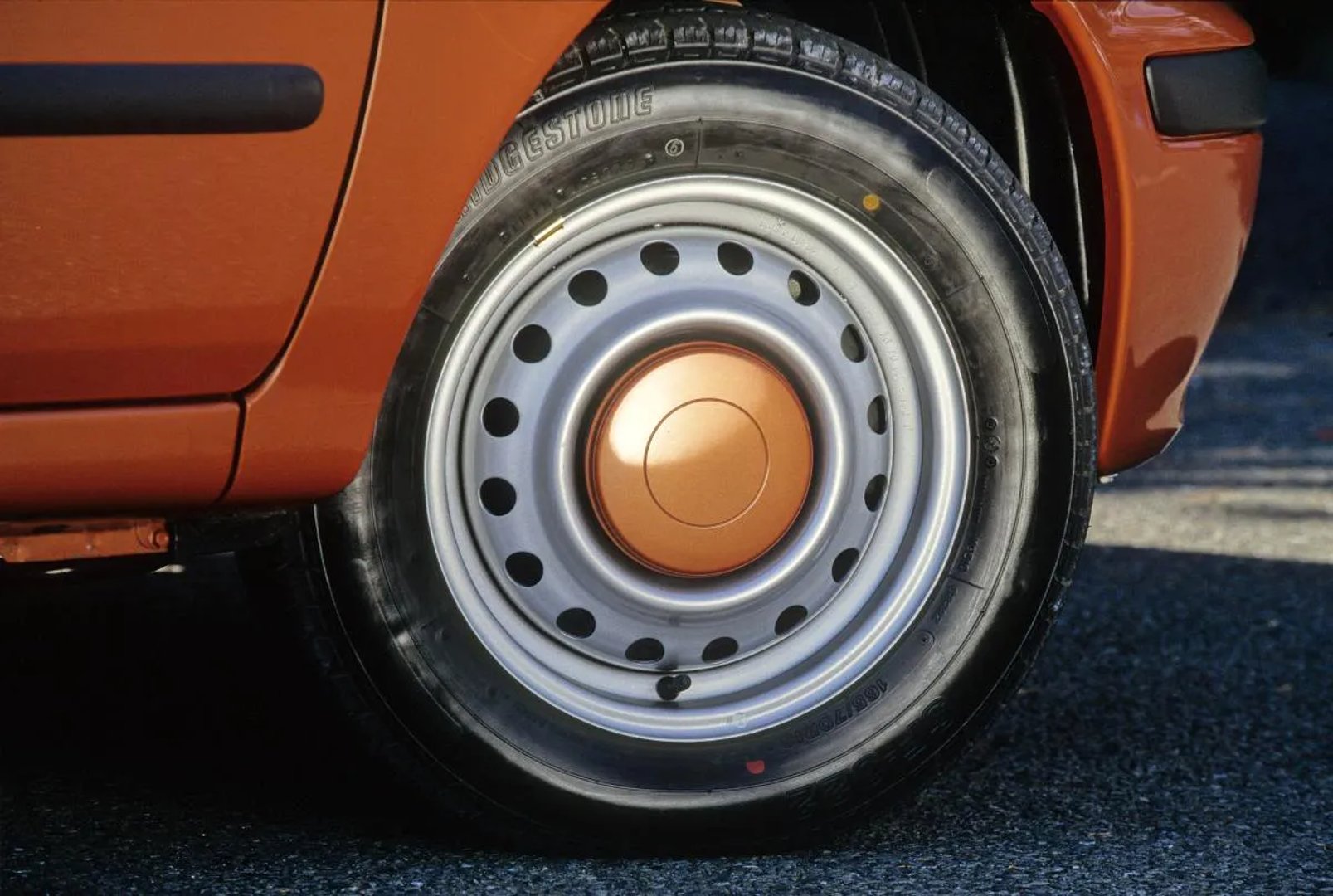 Nissan_March_2_generation__Estate_5-door__3.jpg