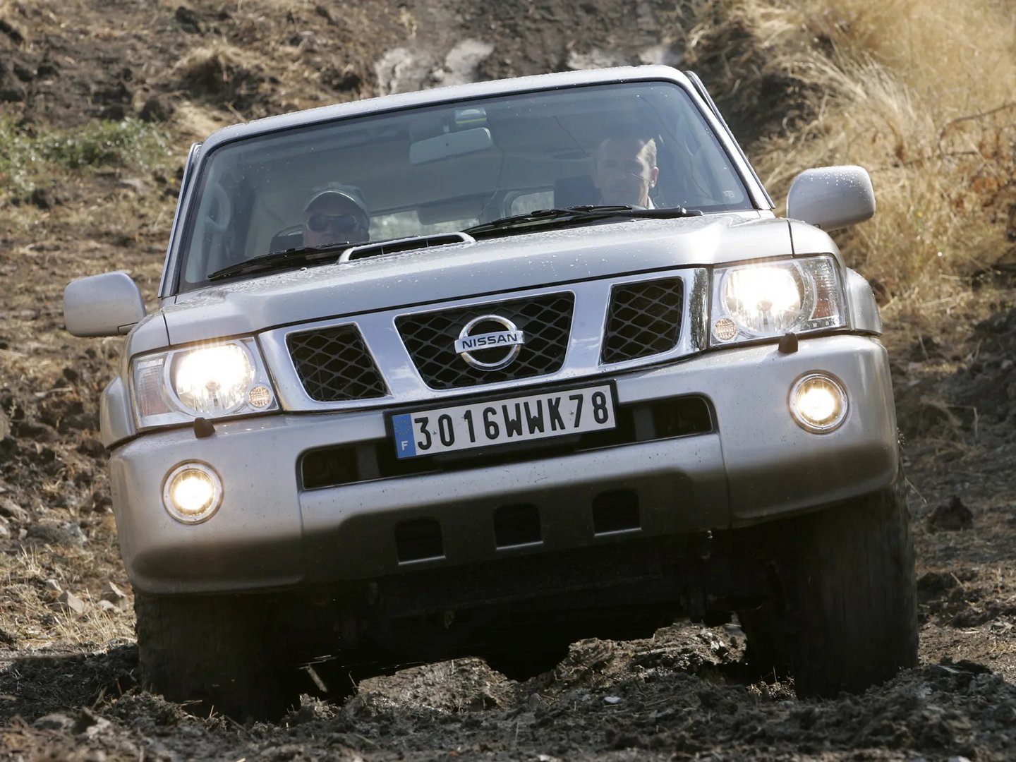 Nissan_Patrol_5_generation_restyling_2__SUV_5-doors__8.jpg