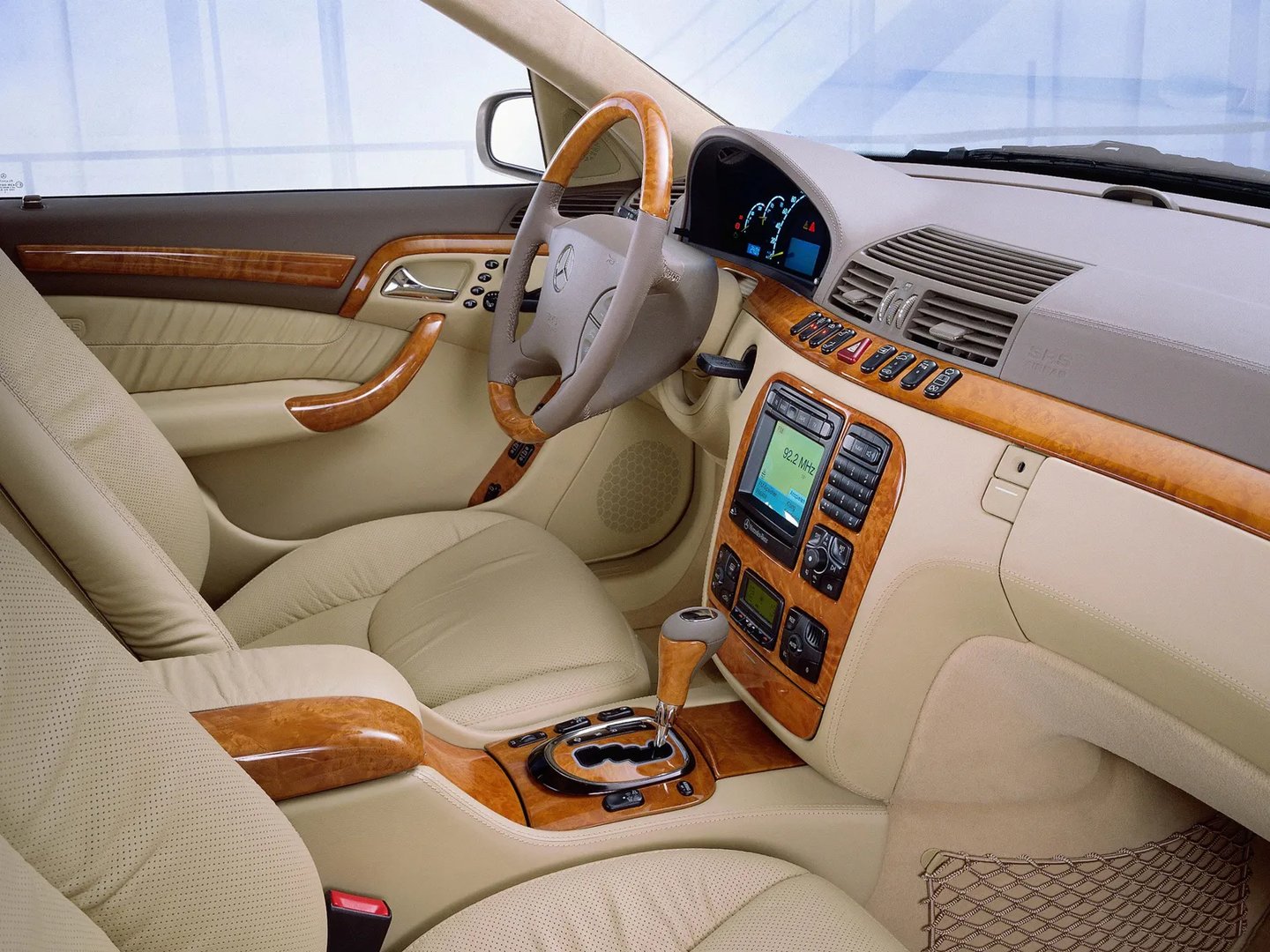 Mercedes_S-Class_4_generation__Limousine__2.jpg