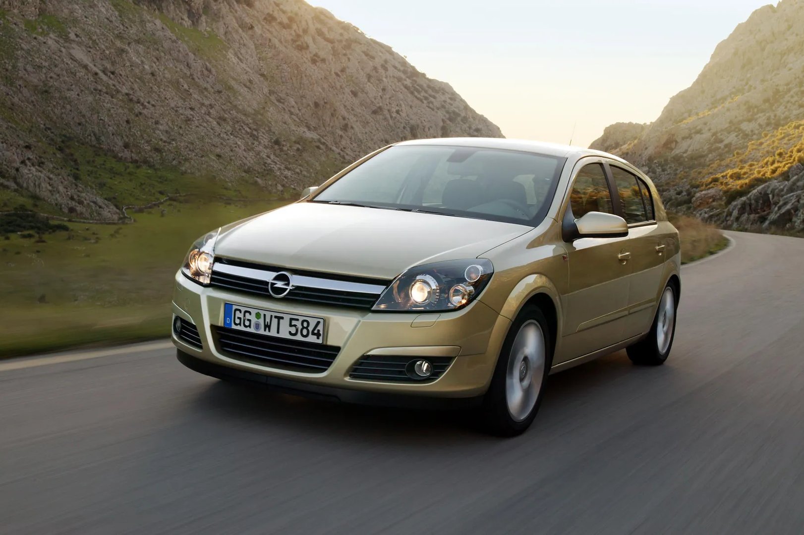 Opel_Astra_3_generation__Hatchback_5-door__11.jpg