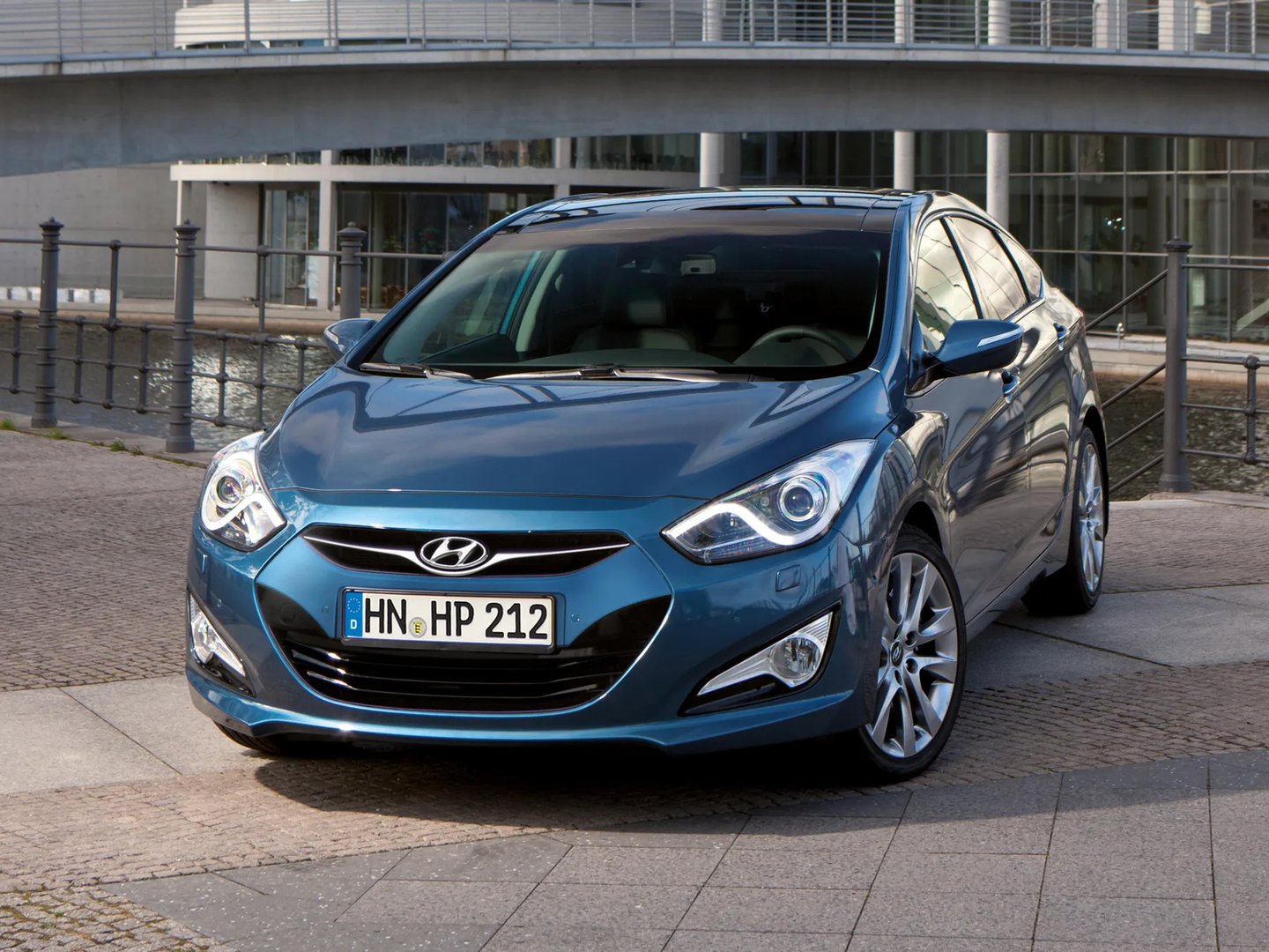 Hyundai_i40_1_generation__Sedan__10.jpg
