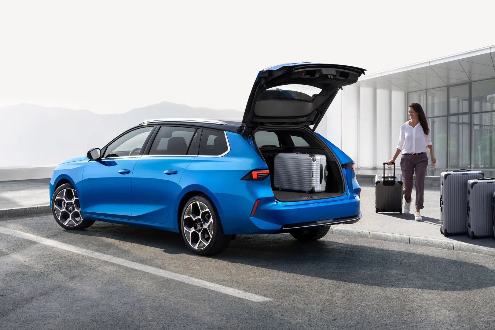 Opel_Astra_6_generation__Estate_5-door__9.jpg