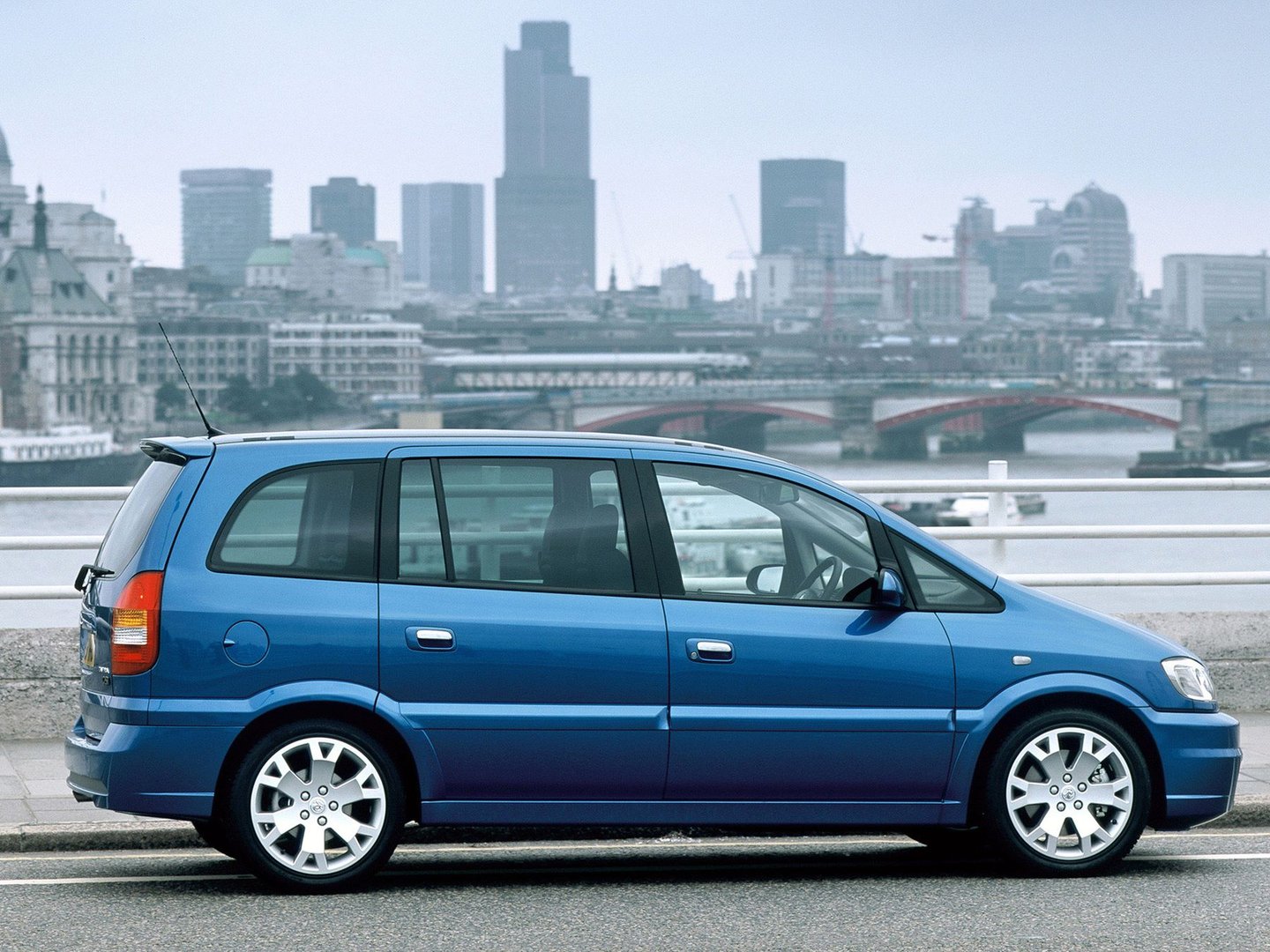 vauxhall_Zafira_1_generation_restyling__Compact_Van__4.jpg