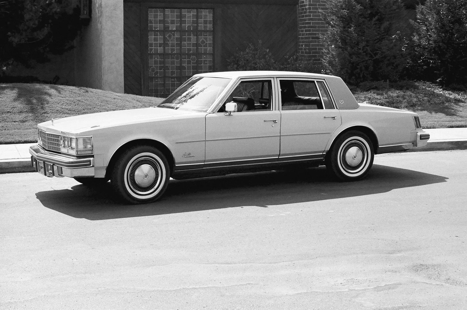 Cadillac_Seville_1_generation__Sedan__3.jpg