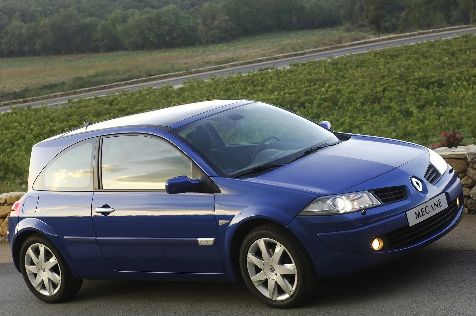 Renault_Megane_2_generation_restyling__Hatchback_3-door__7.jpg