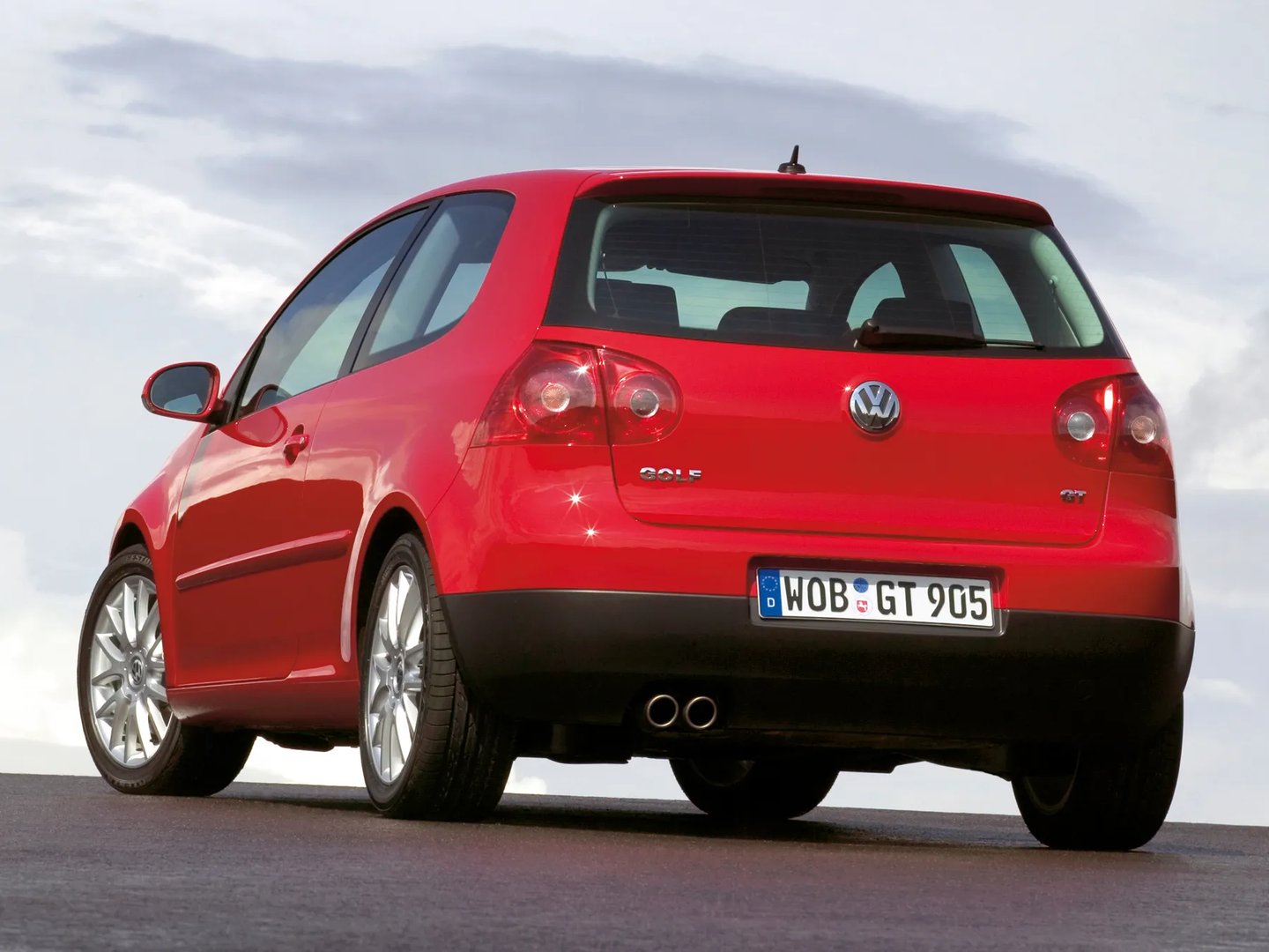 Volkswagen_Golf_5_generation__Hatchback_3-door__4.jpg
