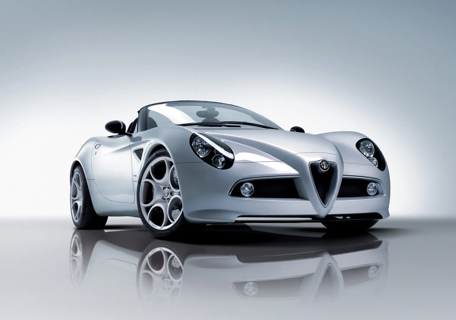Alfa Romeo_8C_Competizione_1_generation__Roadster__13.jpg