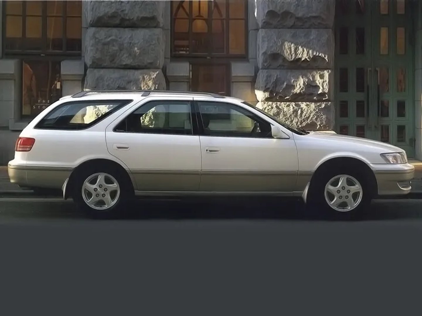 Toyota_Mark_II_8_generation__Estate_5-door__5.jpg