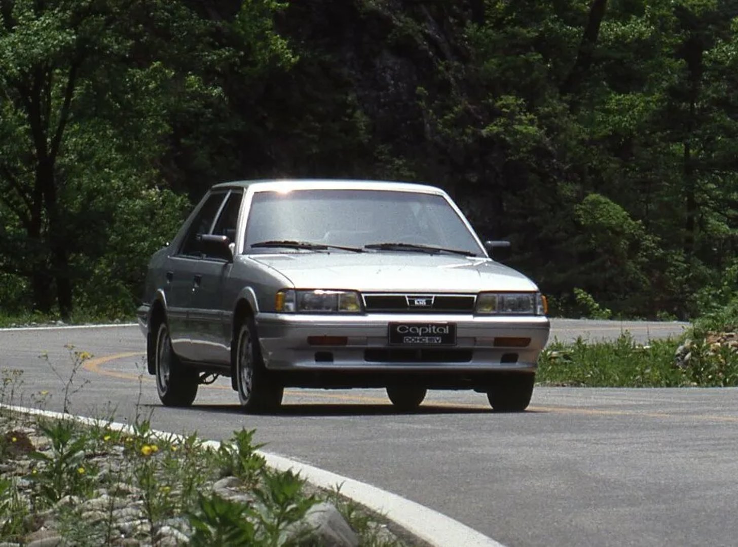 Kia_Capital_1_generation__Sedan__1.jpg