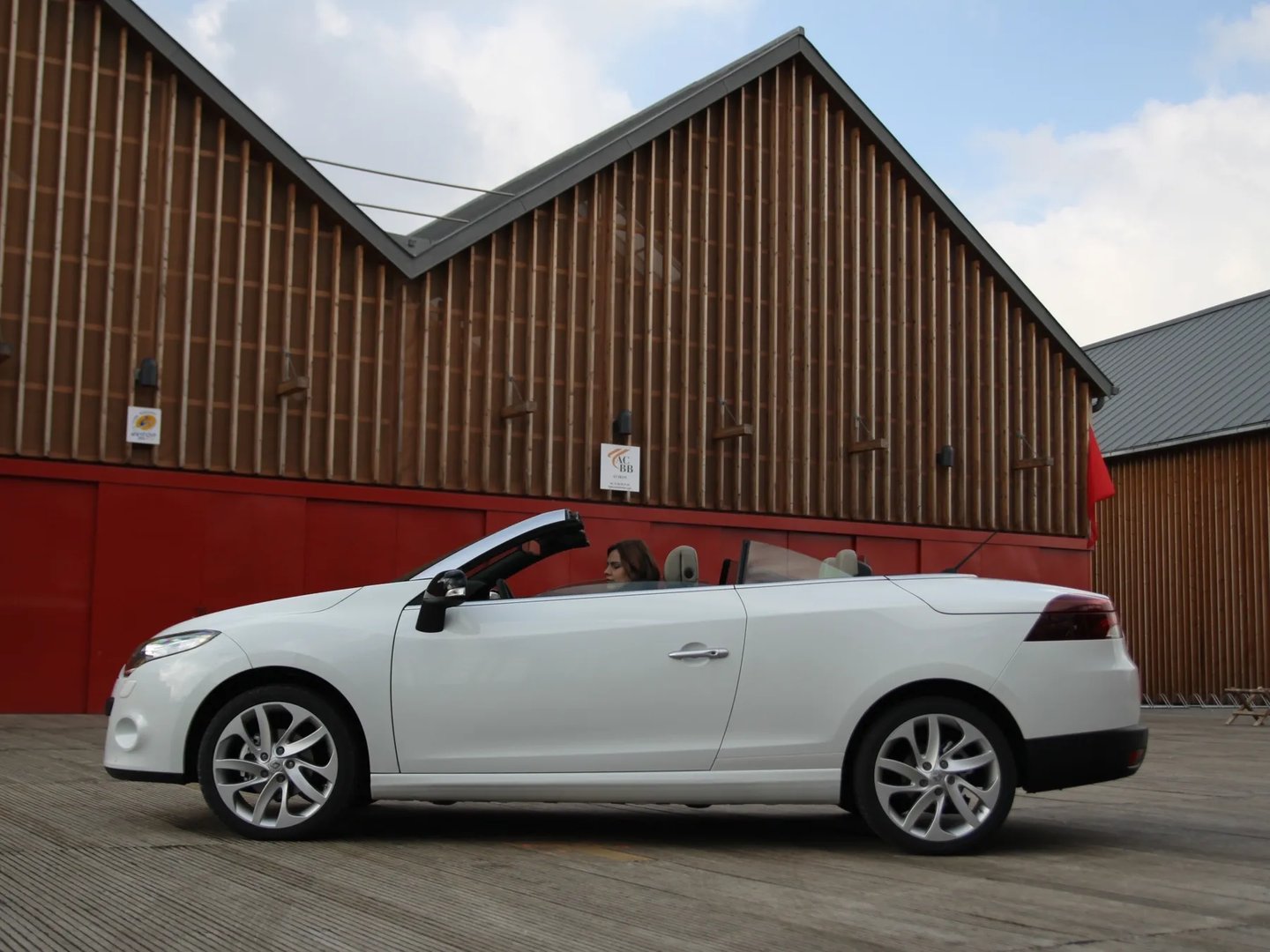 Renault_Megane_3_generation__Cabrio__1.jpg