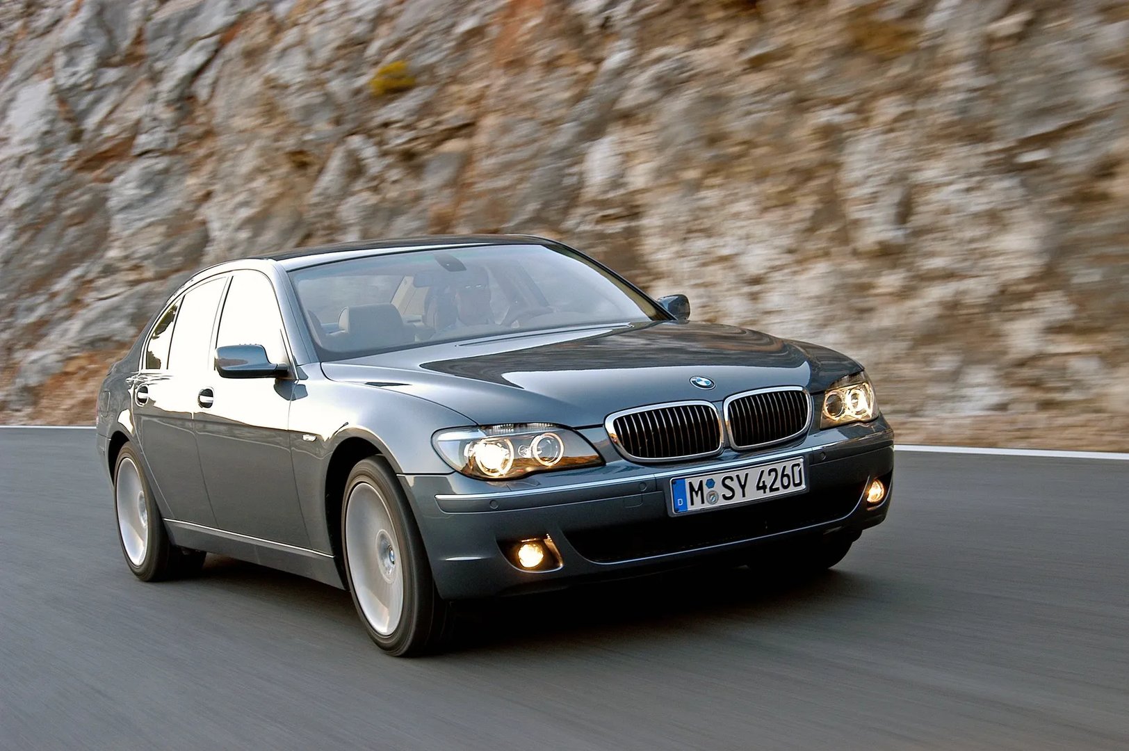 BMW_7_series_4_generation_restyling__Sedan__9.jpg