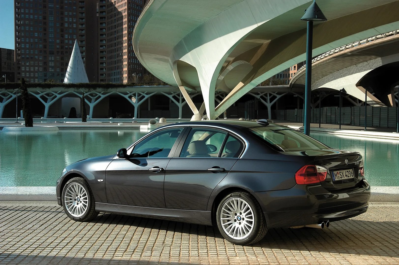 BMW_3_series_5_generation__Sedan__3.jpg