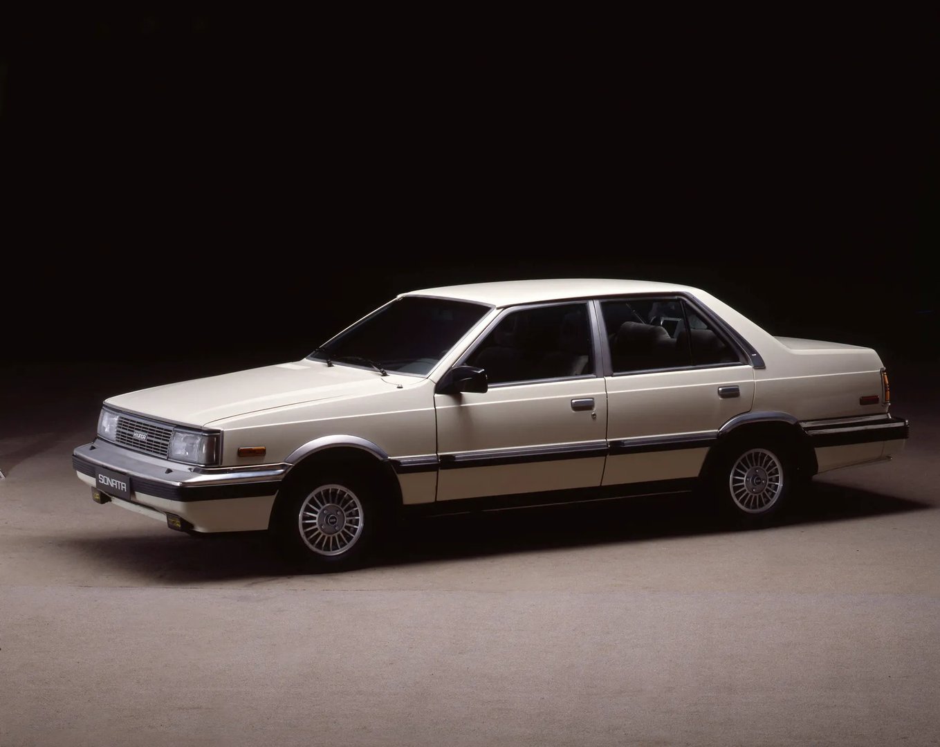 Hyundai_Sonata_1_generation__Sedan__3.jpg