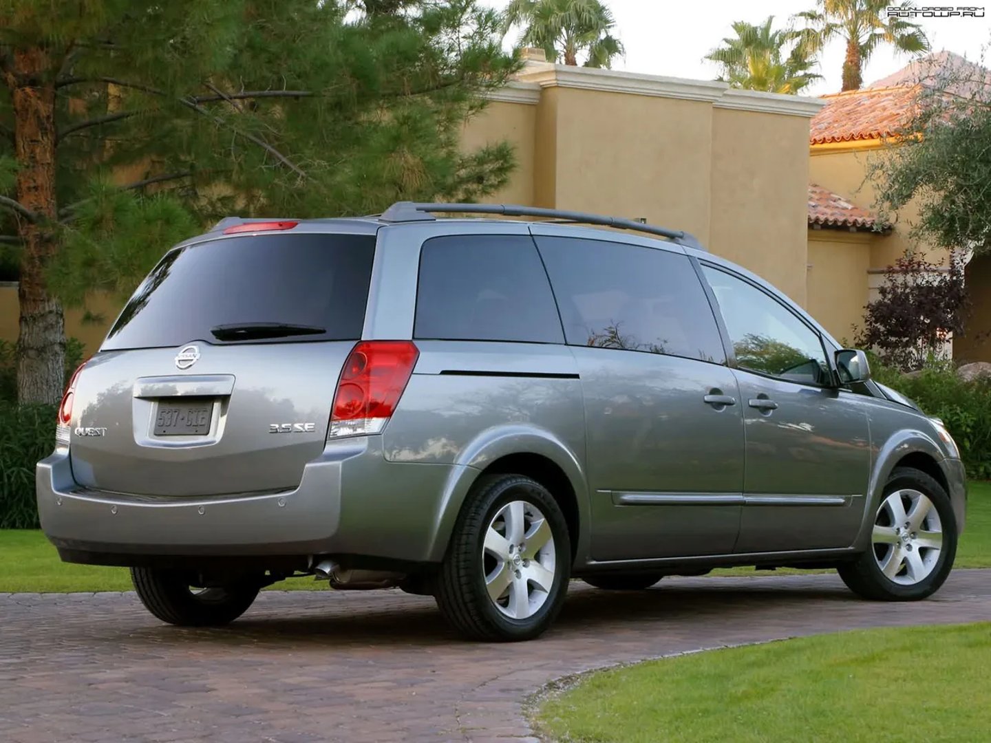 Nissan_Quest_3_generation__Minivan__8.jpg