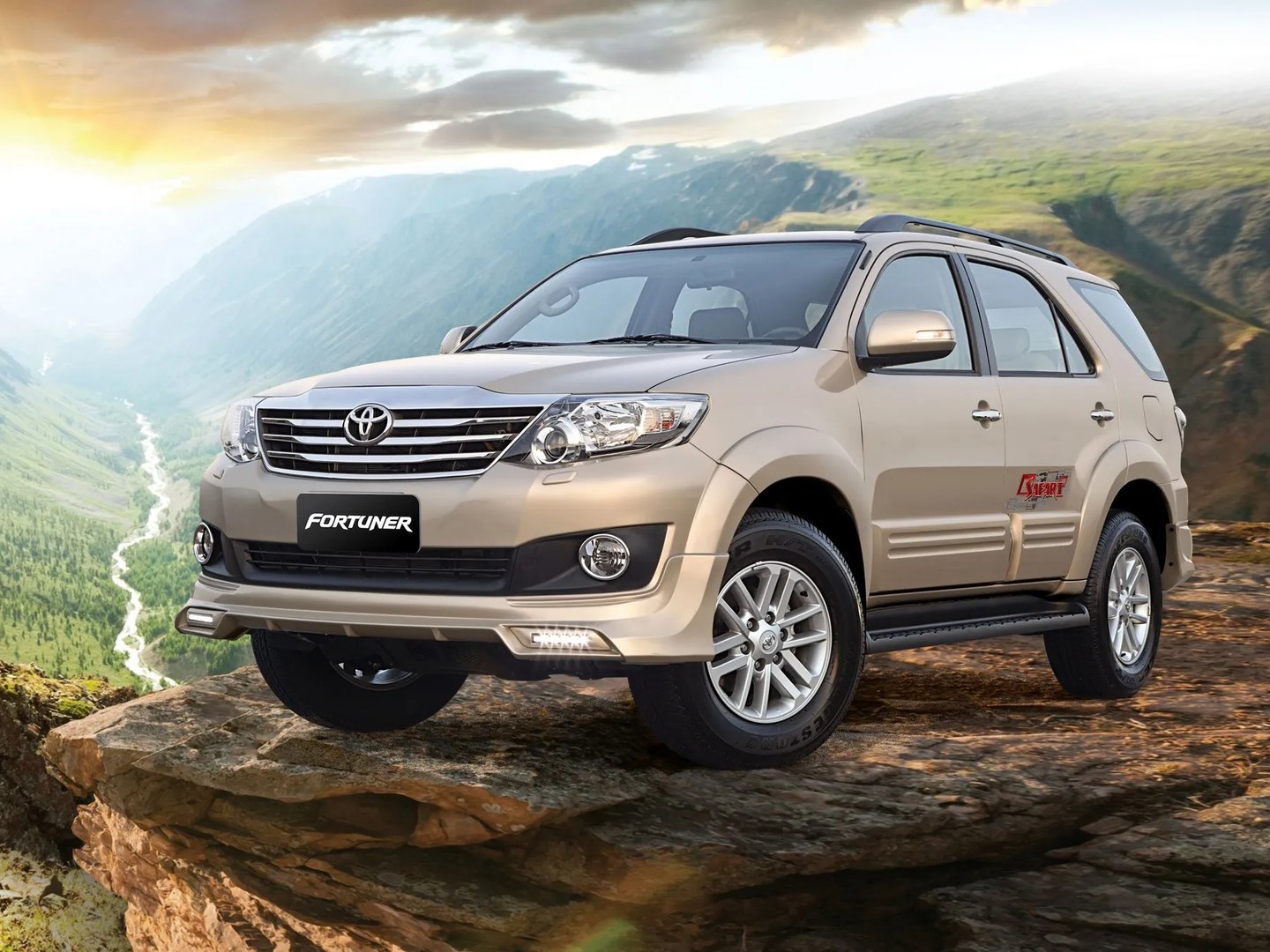 Toyota_Fortuner_1_generation__SUV_5-doors__7.jpg