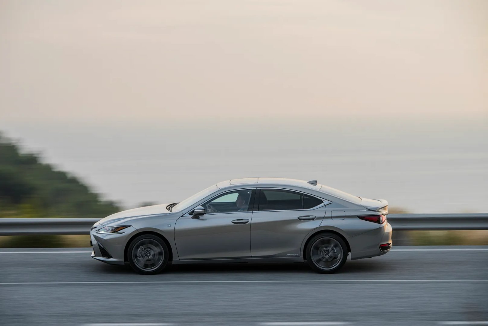 Lexus_ES_7_generation__Sedan__6.jpg