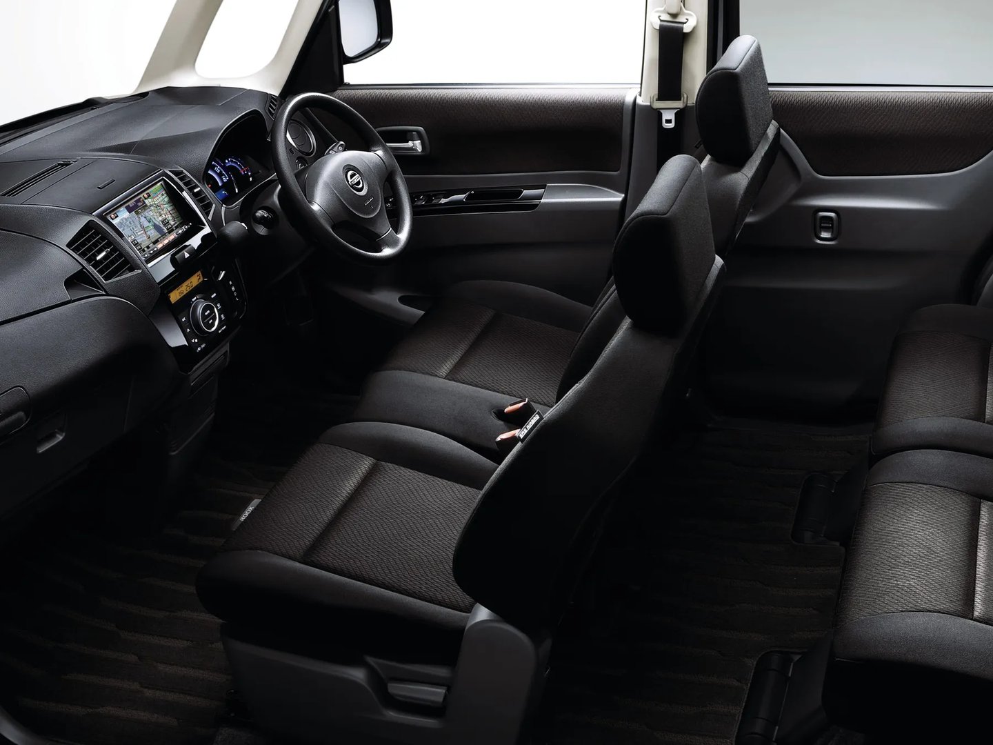 Nissan_Roox_1_generation__Microvan__9.jpg