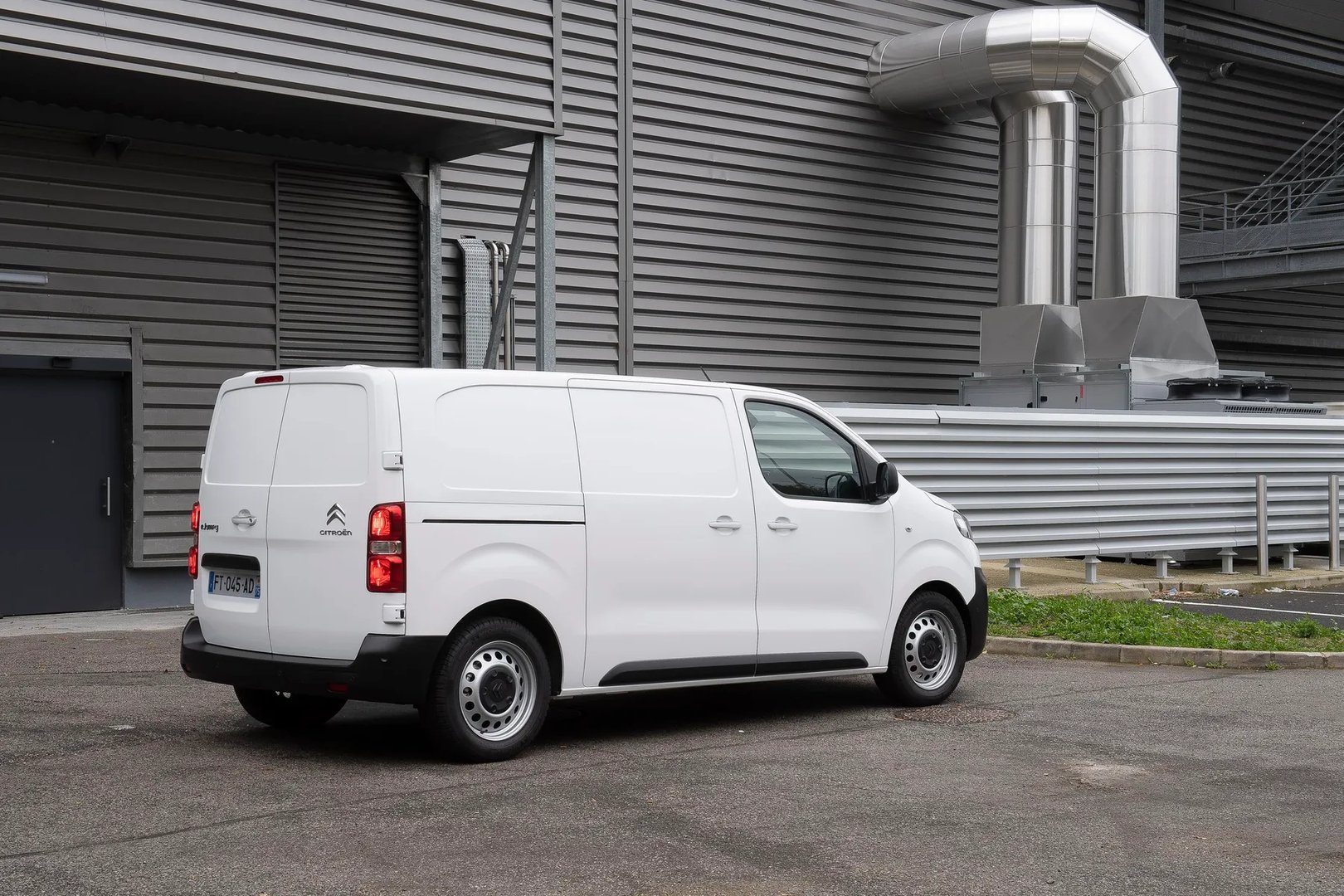 Citroen_Jumpy_3_generation__Van_Short__8.jpg