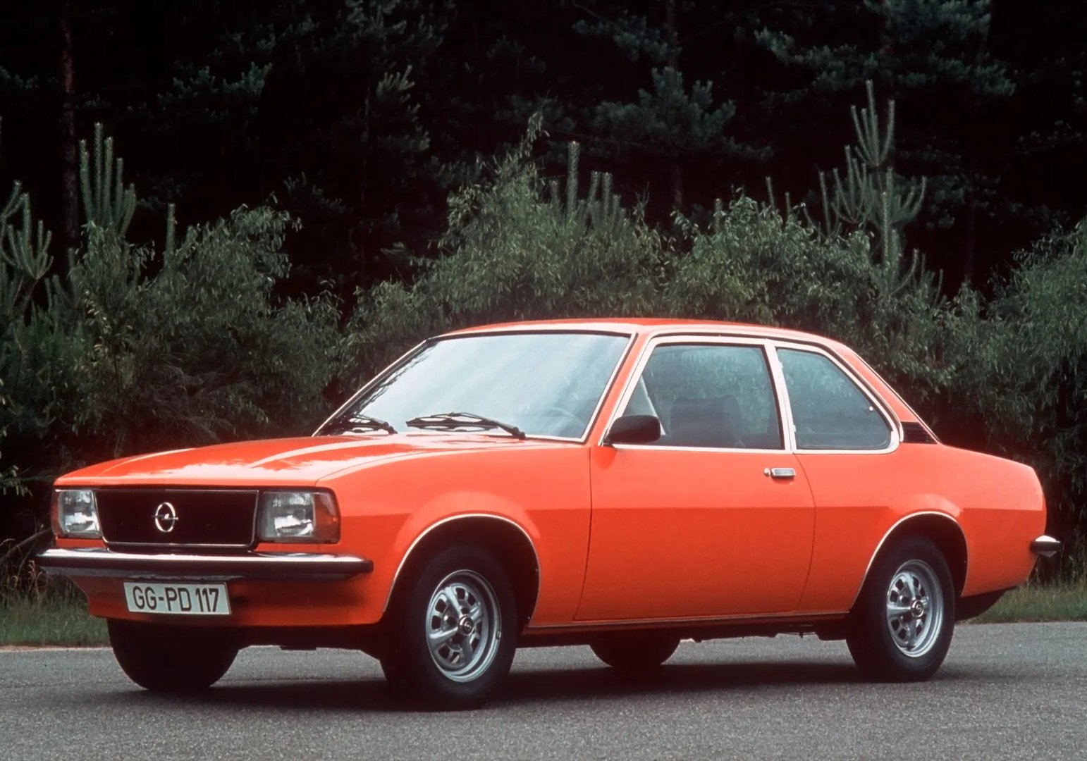 Opel_Ascona_2_generation__Sedan_2-doors__6.jpg