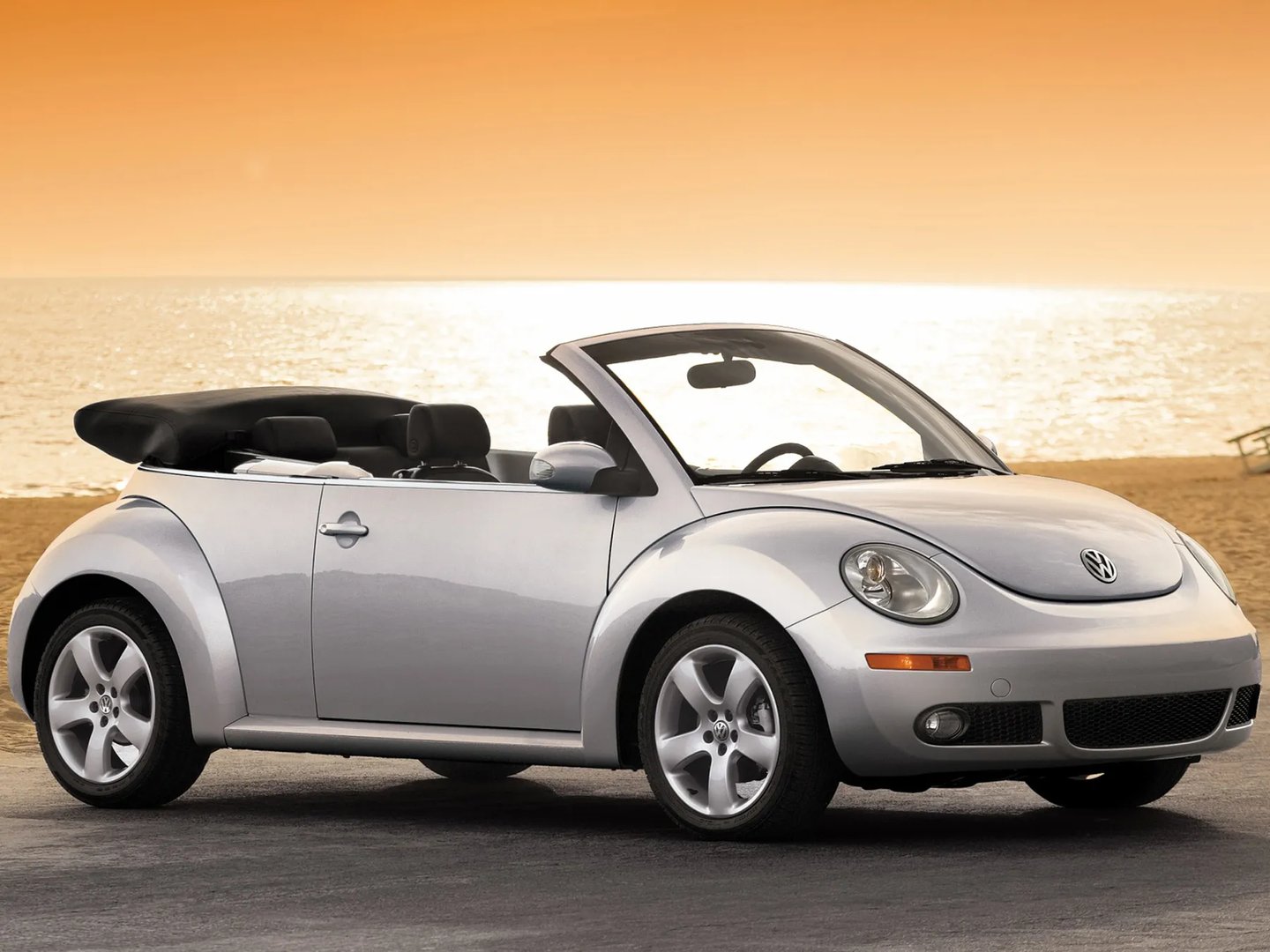 Volkswagen_Beetle_1_generation_restyling__Cabrio__2.jpg