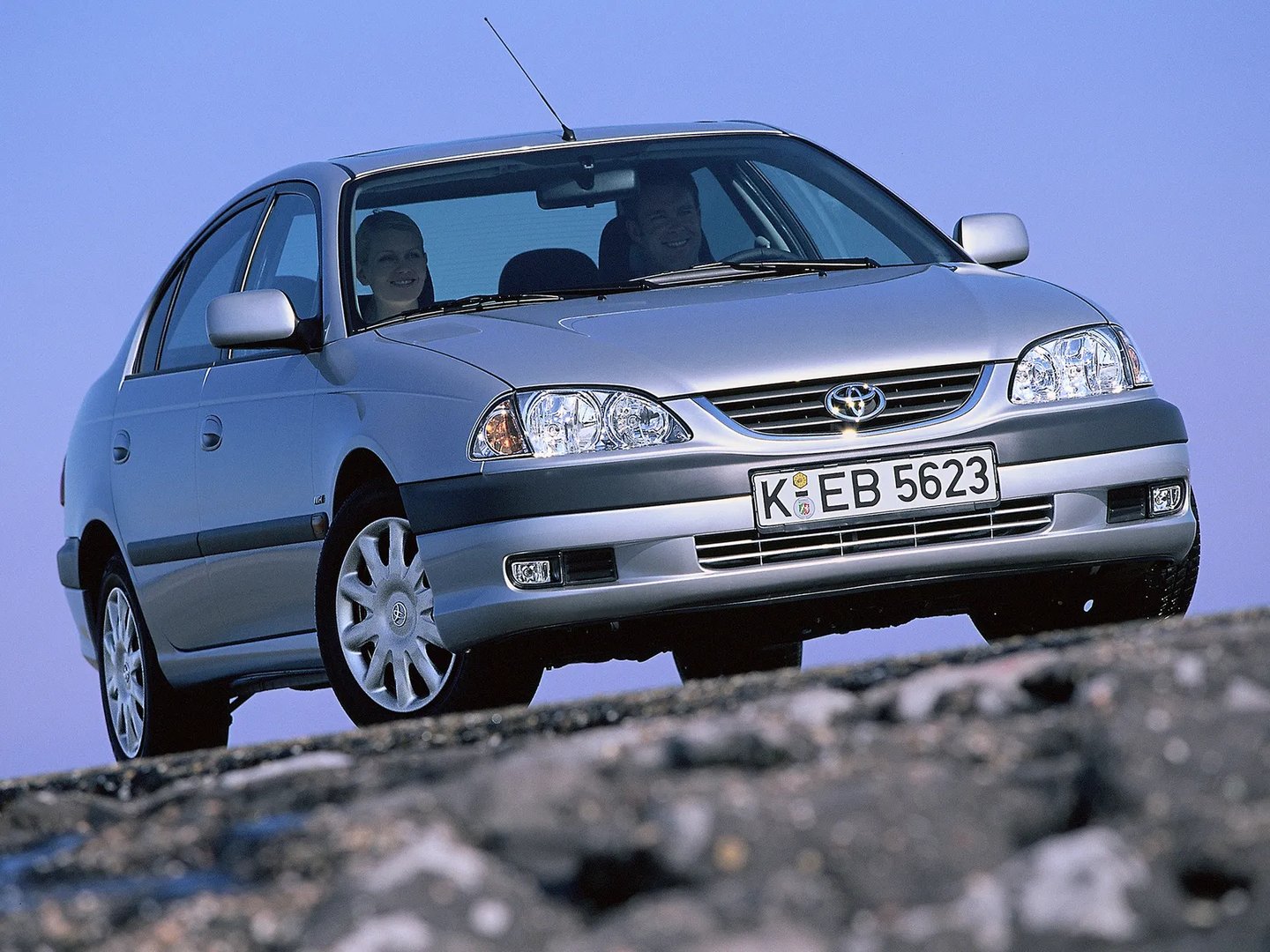 Toyota Avensis 1 generation, restyling  Sedan