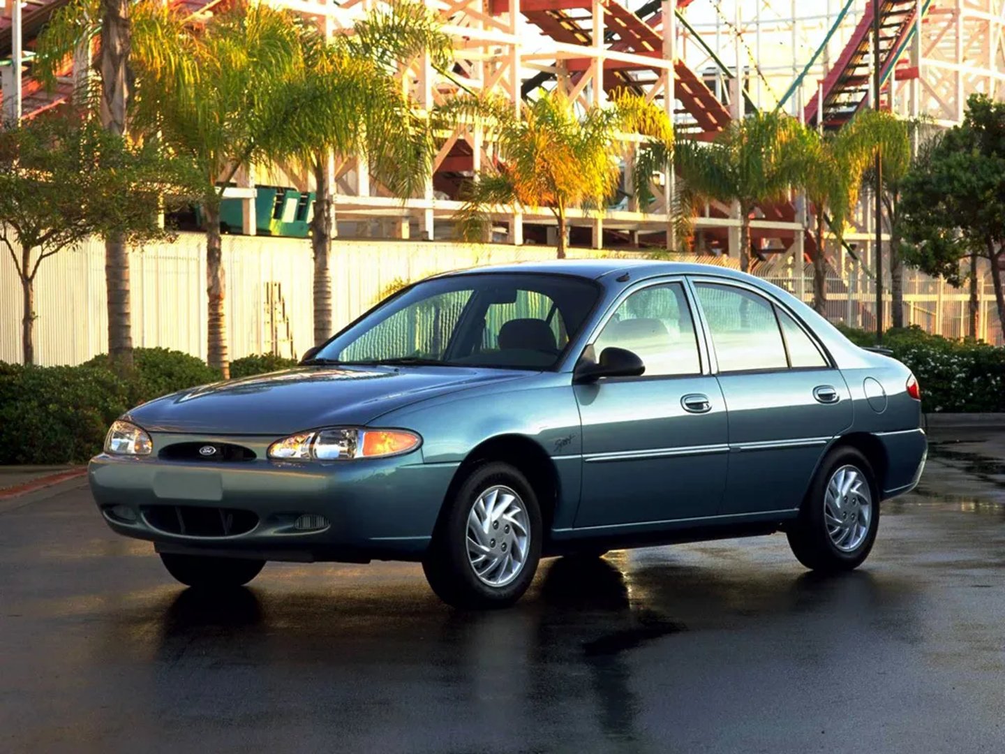 Ford_Escort_(North_America)_3_generation__Sedan__4.jpg