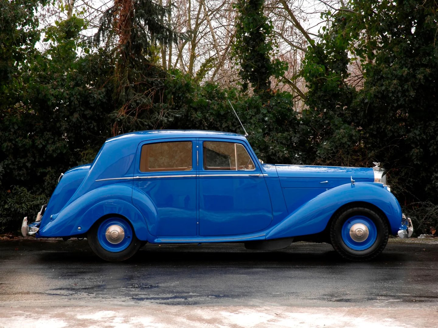 Bentley_Mark_VI_1_generation__Sedan__2.jpg