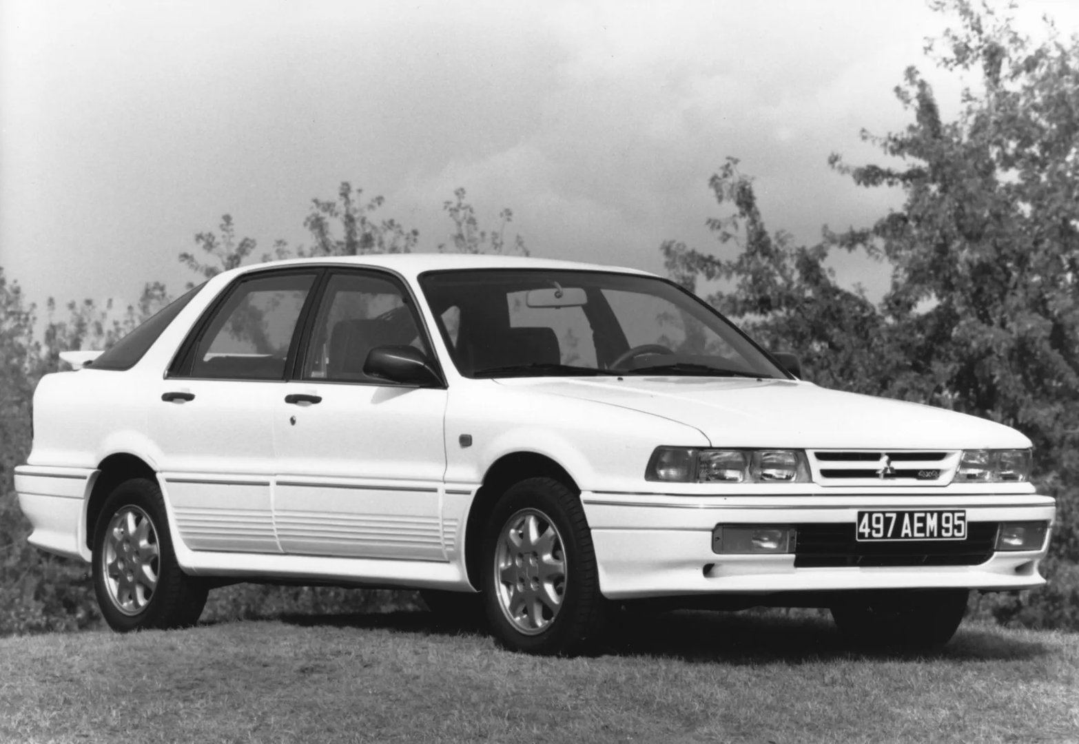 Mitsubishi_Eterna_6_generation__Hatchback_5-door__2.jpg