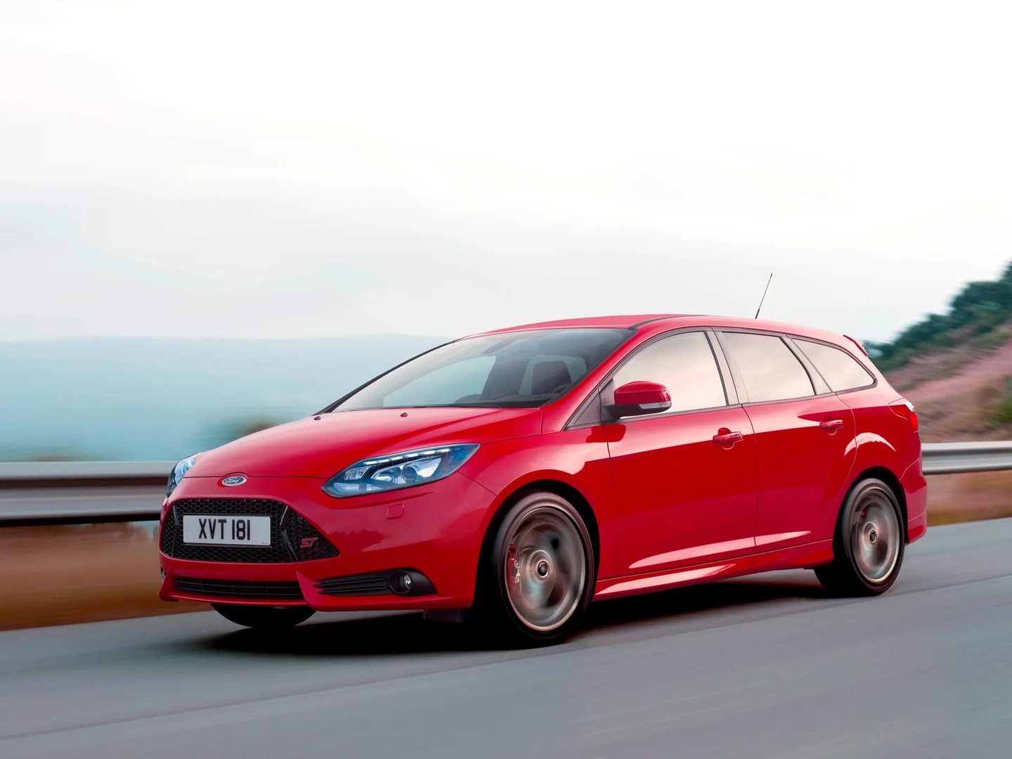 Ford_Focus_ST_3_generation__Estate_5-door__9.jpg