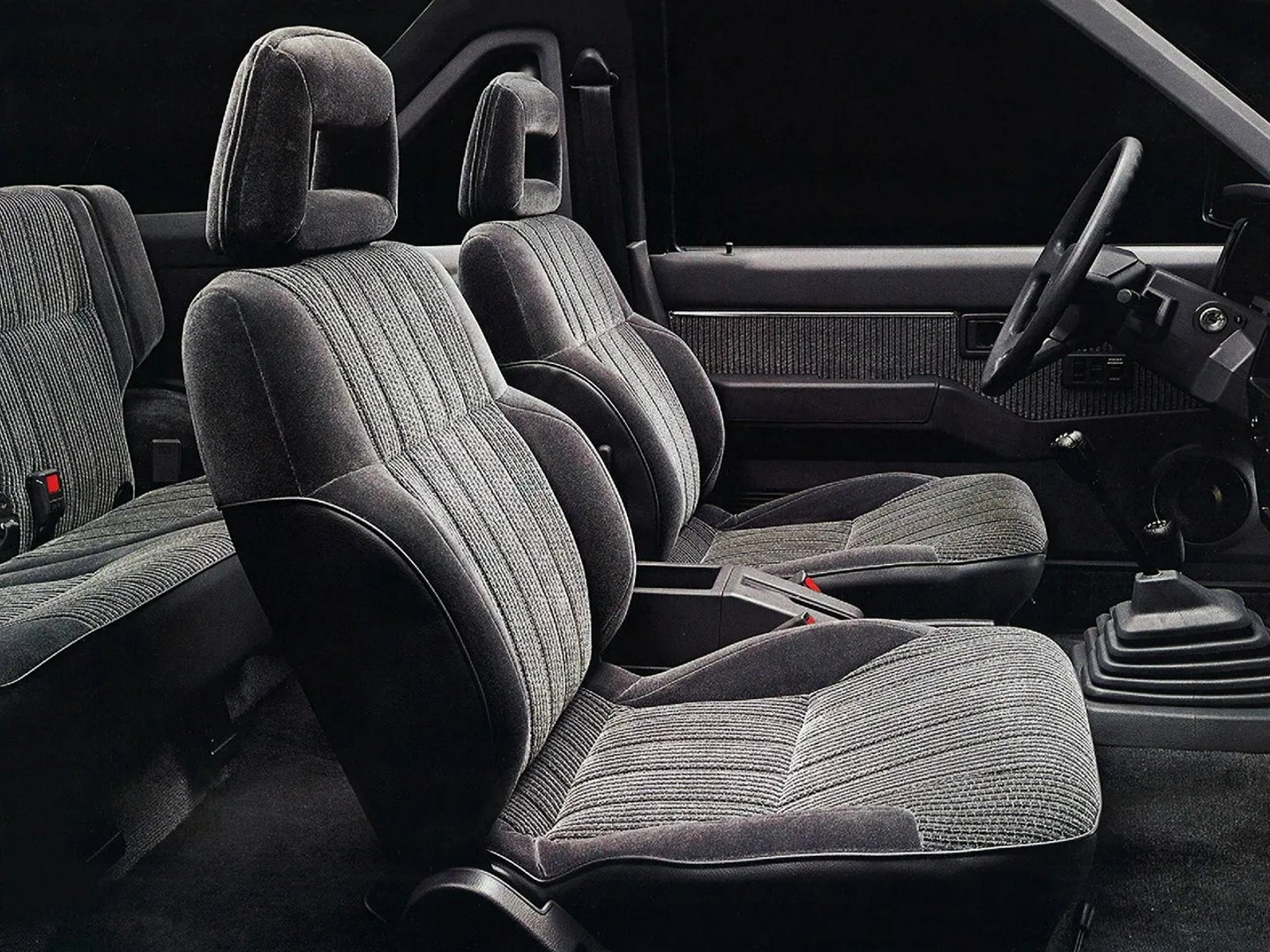 Nissan_Pathfinder_1_generation__SUV_3-doors__7.jpg