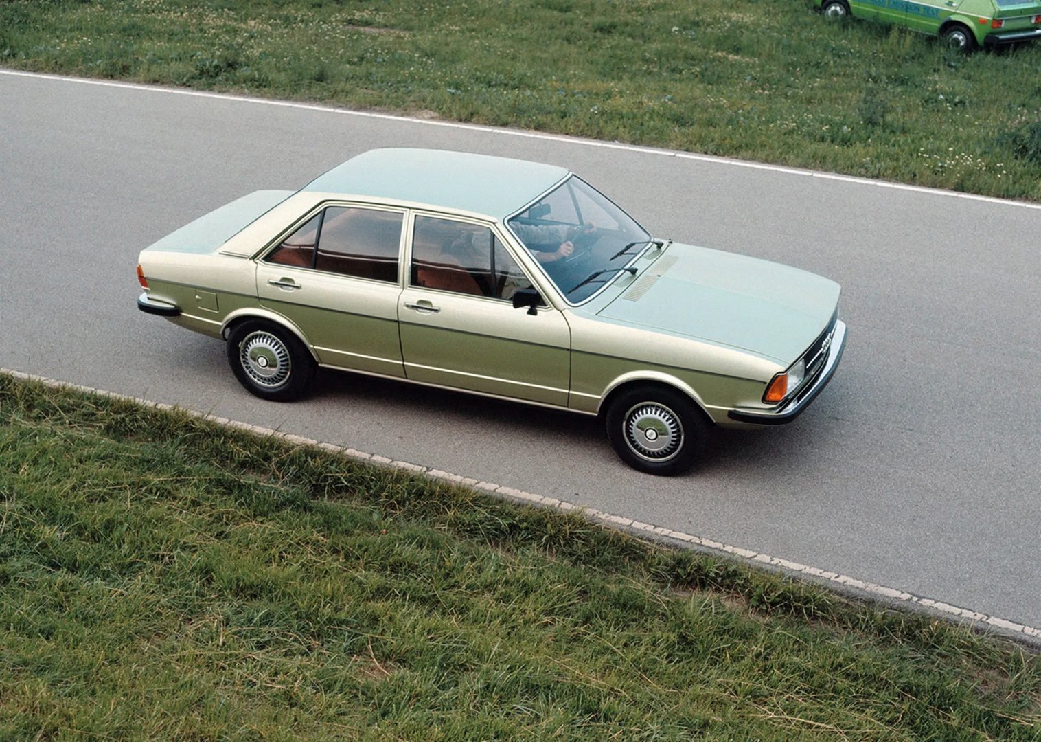 Audi_80_1_generation_restyling_1__Sedan__1.jpg