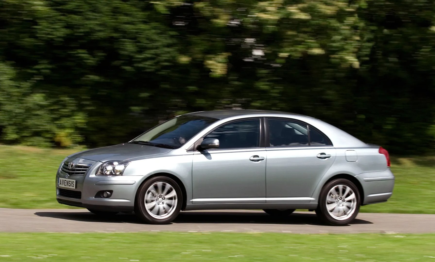 Toyota_Avensis_2_generation_restyling__Liftback__2.jpg