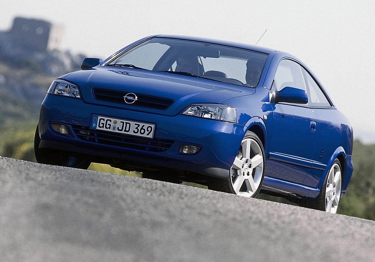 Opel_Astra_2_generation__Coupe__7.jpg
