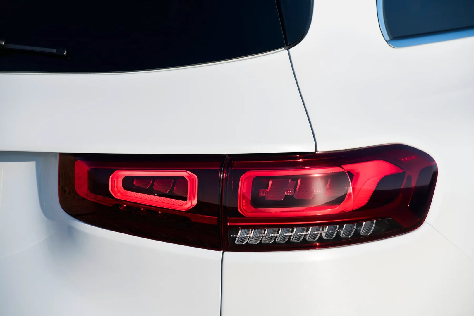 Mercedes_GLB_1_generation__SUV_5-doors__11.jpg
