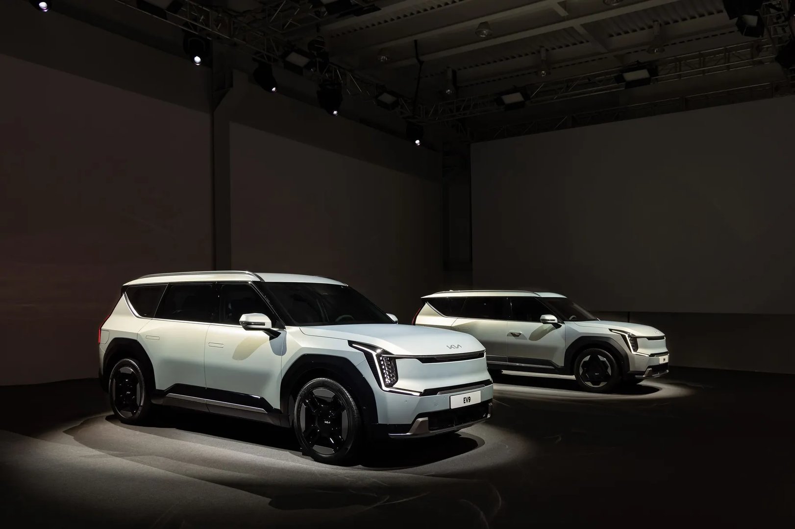 Kia_EV9_1_generation__SUV_5-doors__3.jpg