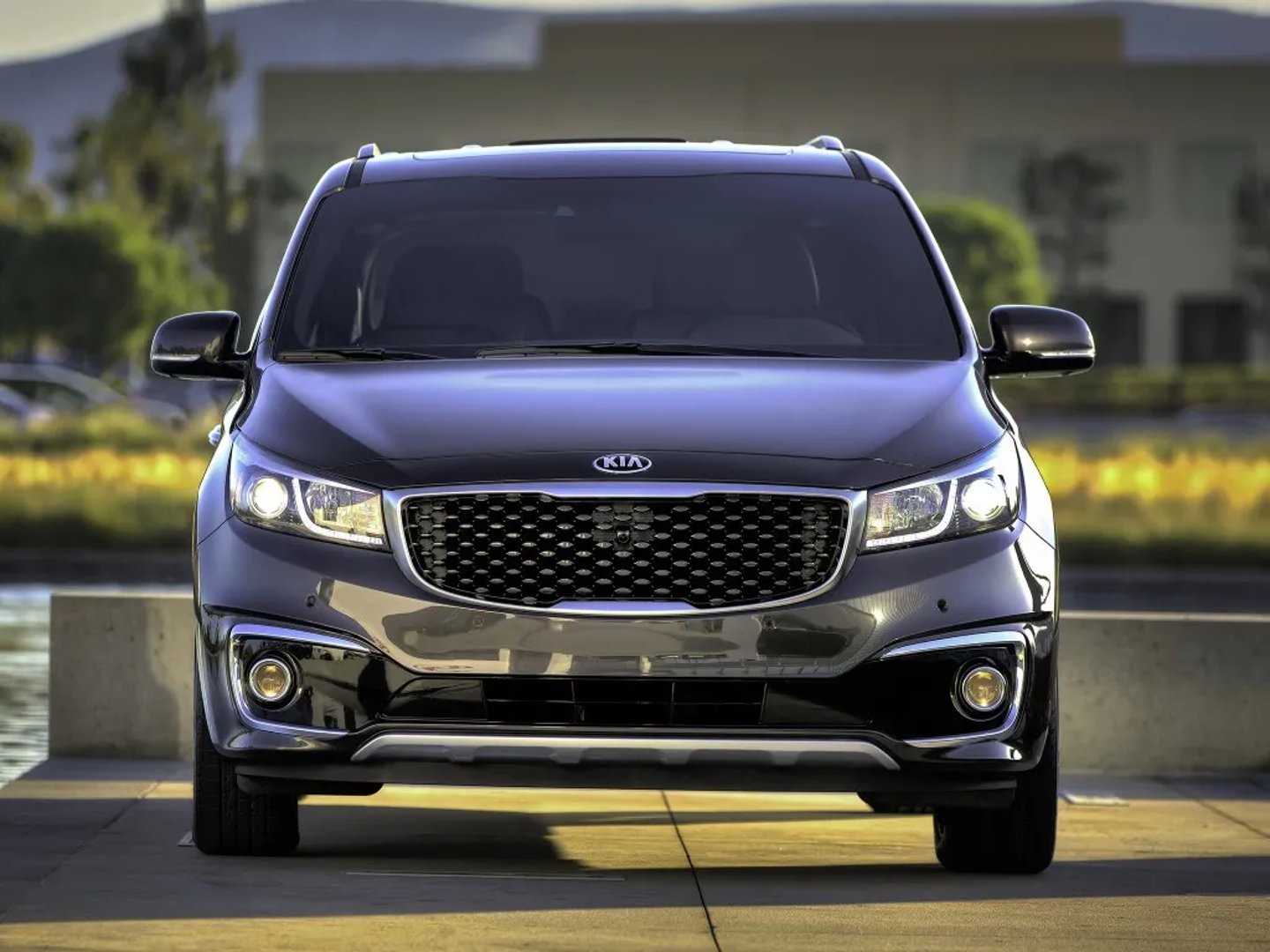 Kia_Carnival_3_generation__Minivan__7.jpg
