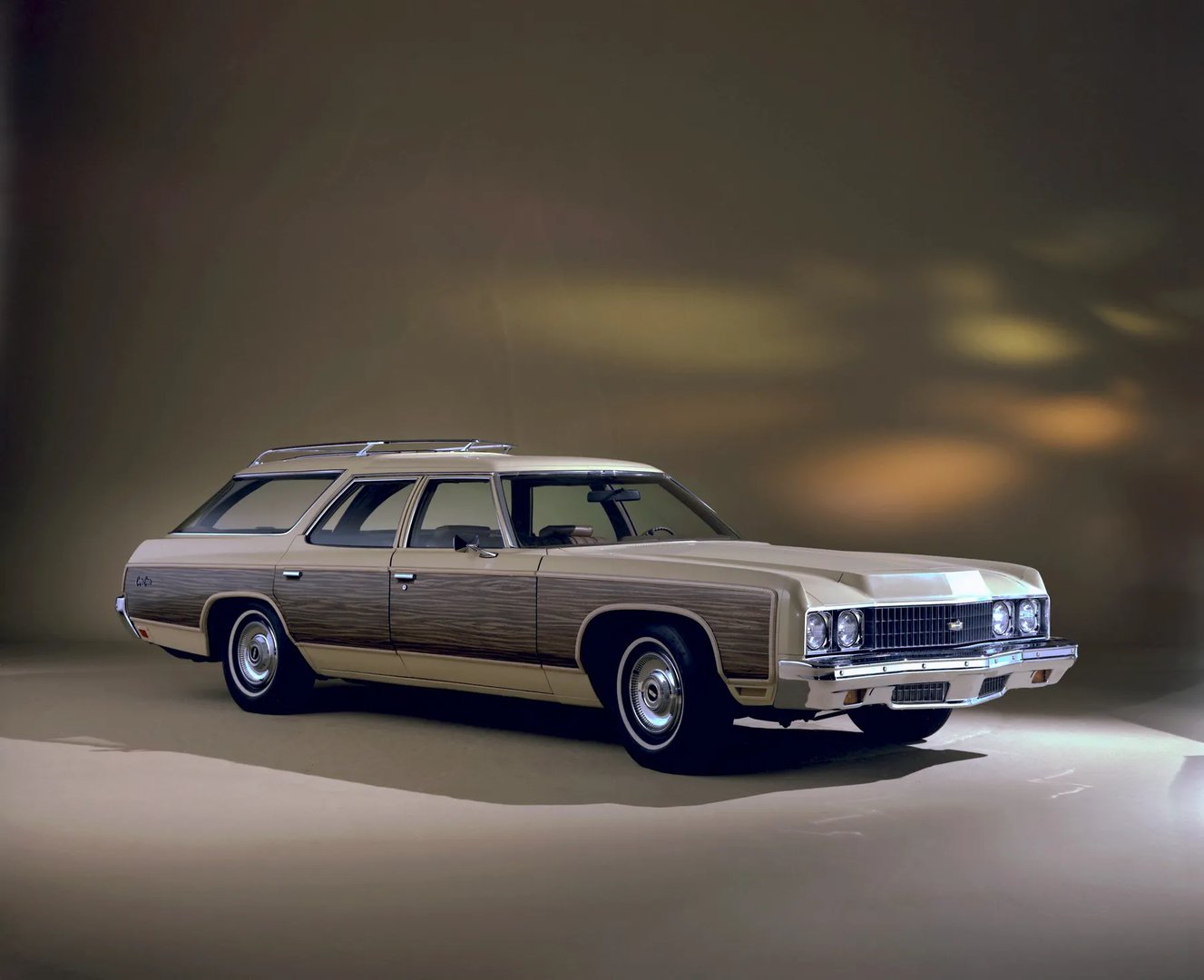 Chevrolet_Caprice_2_generation__Estate_5-door__4.jpg