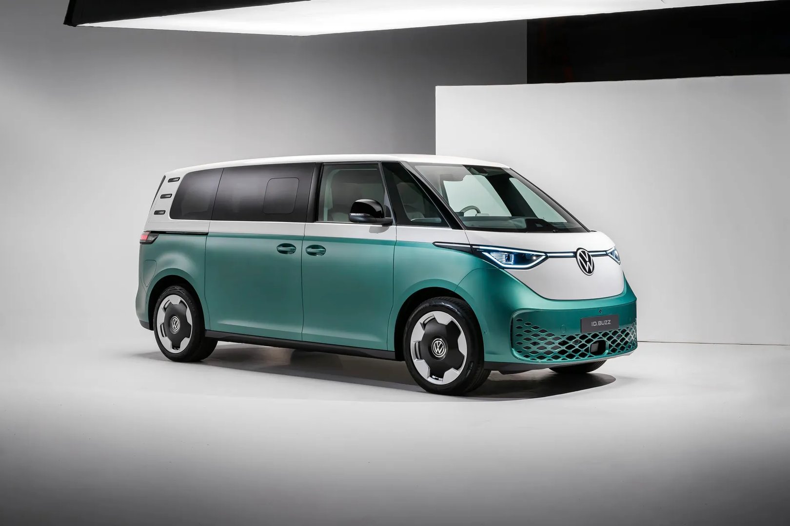 Volkswagen_ID_BUZZ_1_generation__Minivan_Long__3.jpg