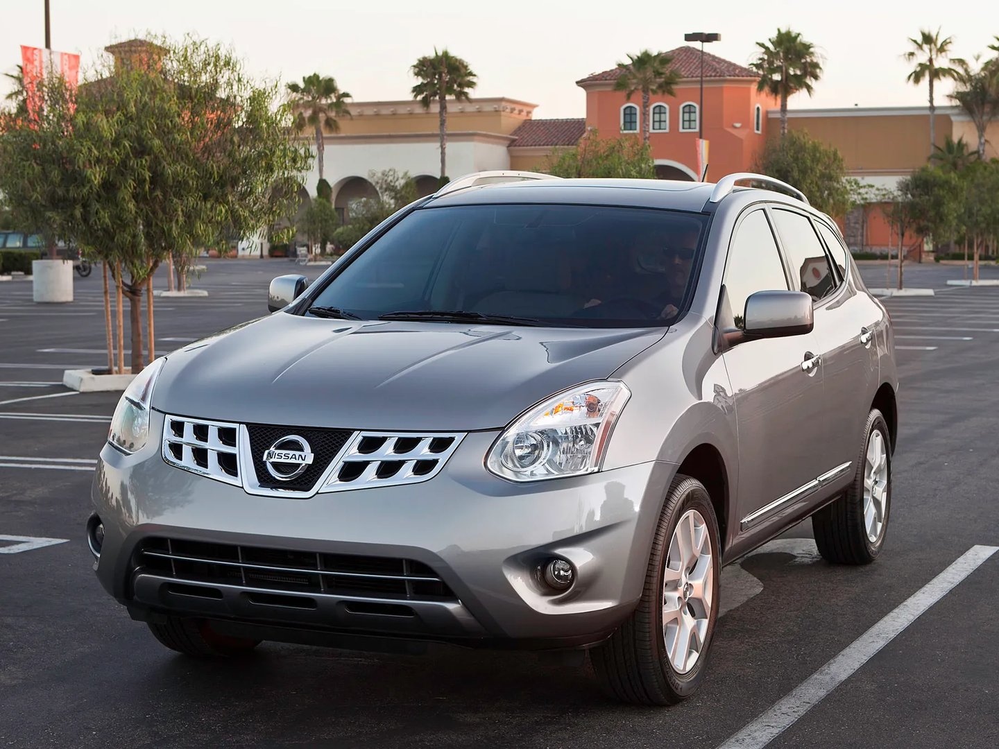 Nissan_Rogue_1_generation_restyling__SUV_5-doors__4.jpg