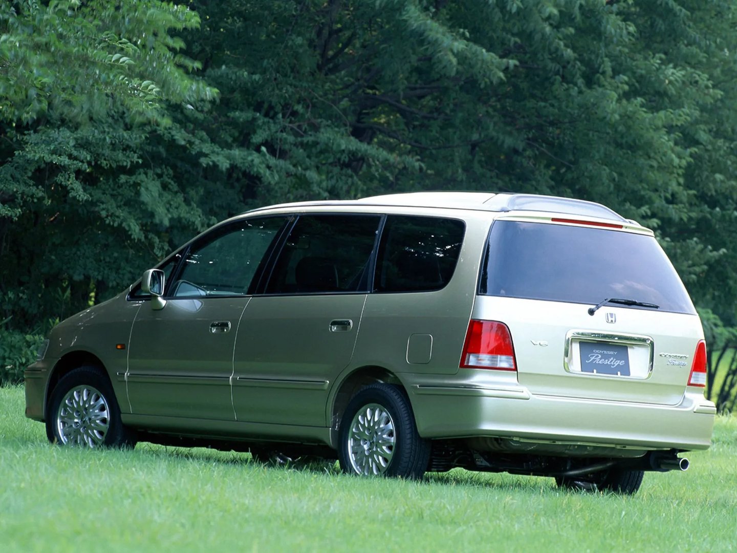 Honda_Odyssey_1_generation__Minivan__3.jpg