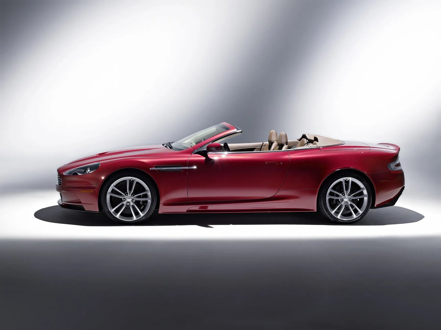 Aston Martin_DBS_2_generation__Cabrio__3.jpg