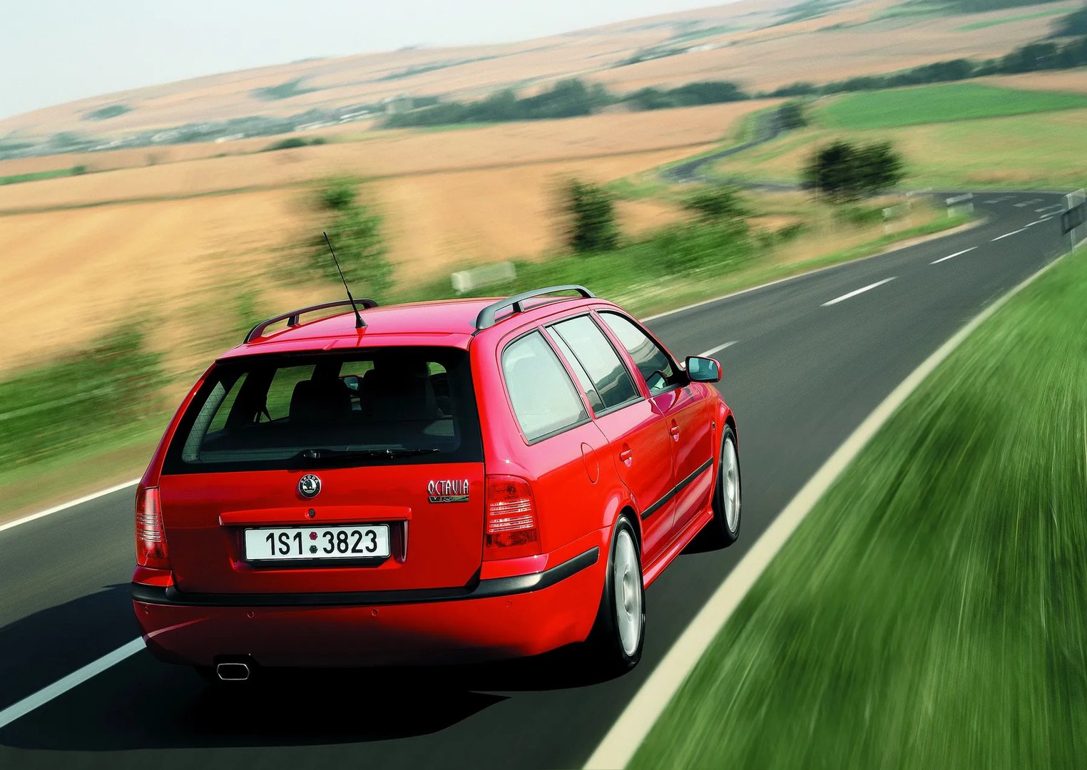 Skoda_Octavia_RS_1_generation__Estate_5-door__1.jpg